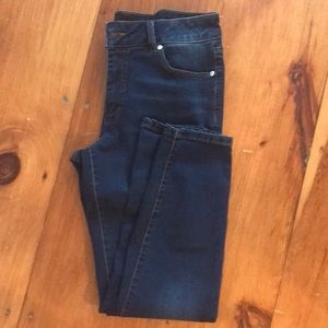 Size 8 ankle skinny jeans by Tahari